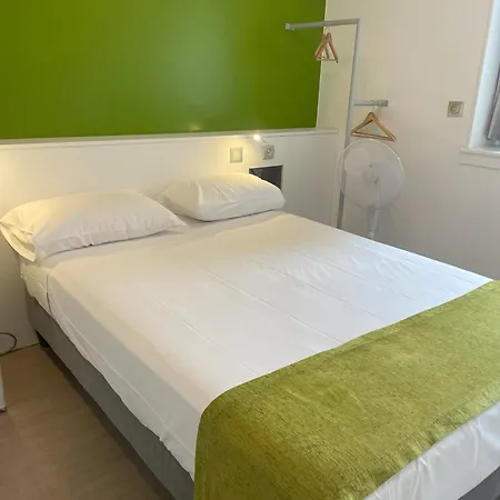 Quai33 *
